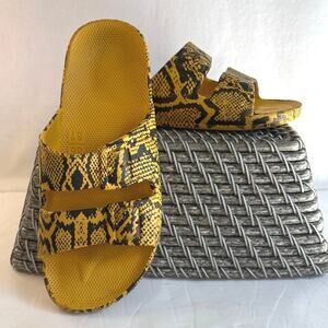 Freedom Moses Women’s 6/7 The Animals Yellow Viper Slip On Sandals